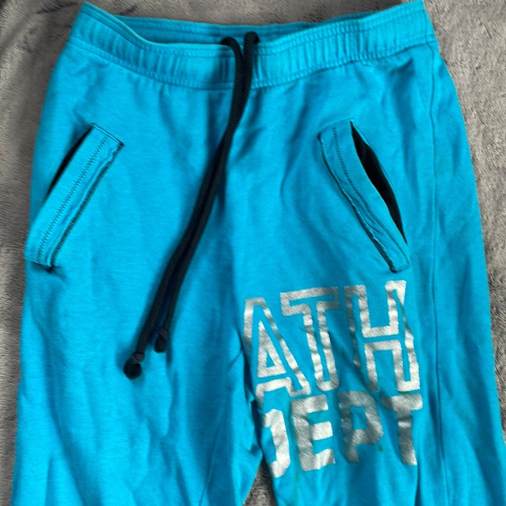 Never worn, I got them from a thrift store